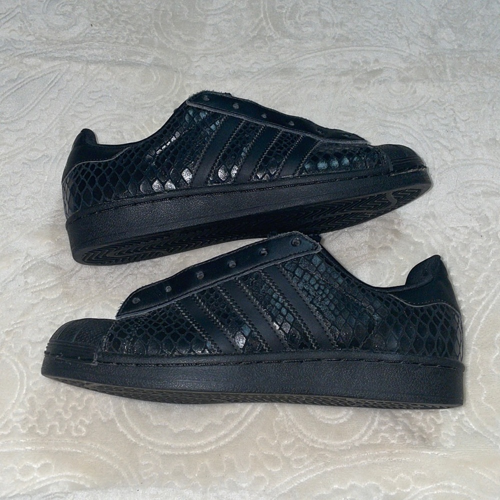 Adidas superstars size 6.5